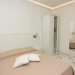Ambra Short Rent *
